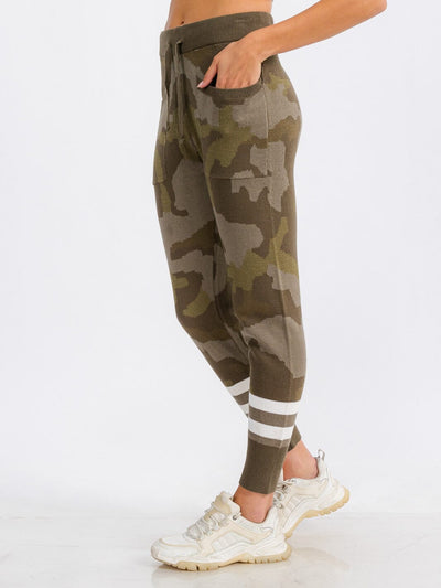 WOMEN'S ELASTIC WAIST FRONT POCKET CAMO PRINT SWEATPANTS