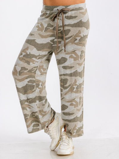 WOMEN'S ELASTIC WAIST FRONT POCKET CAMO PRINT FLEECE SWEATPANTS