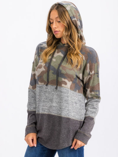 WOMEN'S LONG SLEEVE HOODED CAMO COLORBLOCK PULLOVER SWEATER