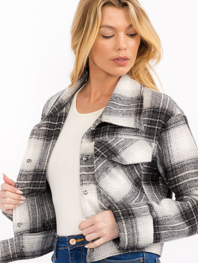 WOMEN'S LONG SLEEVE BUTTON CLOSURE FRONT POCKETS PLAID JACKET