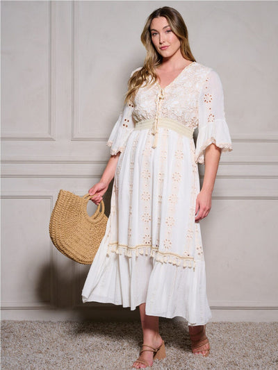 PLUS SIZE 3/4 SLEEVES V-NECK EYELET DETAILED MAXI DRESS