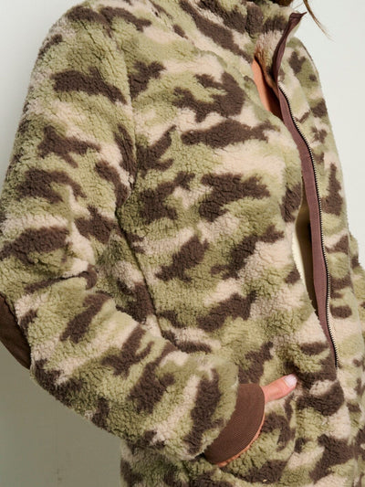 WOMEN'S LONG SLEEVE ZIP UP CLOSURE SHERPA POCKETS CAMO PRINT JACKET